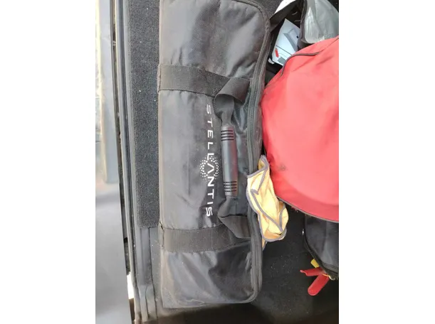 Car image 30