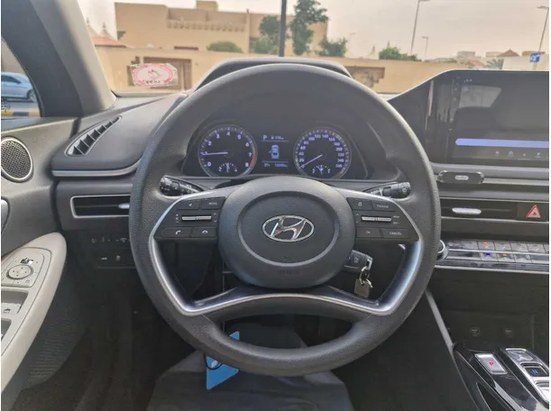 Car image 18