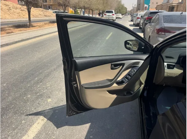 Car image 10