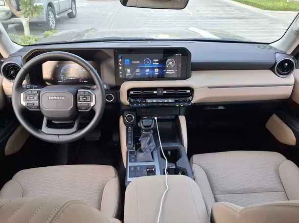 Car image 18