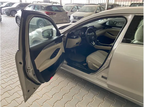 Car image 10