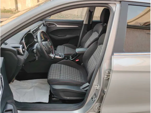 Car image 10