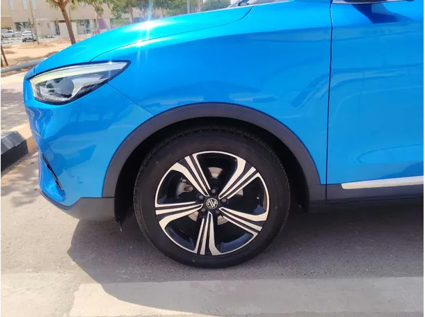 Car image 9