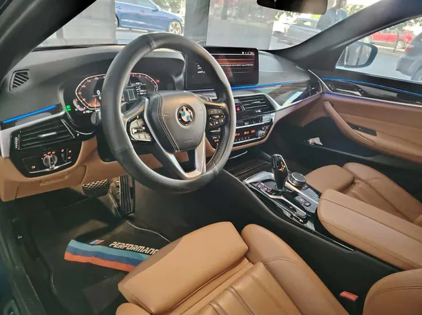Car image 12
