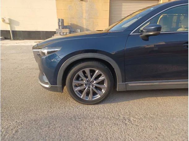 Car image 9