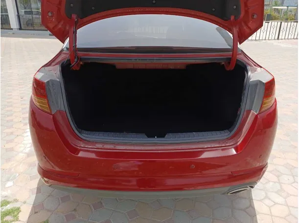 Car image 19