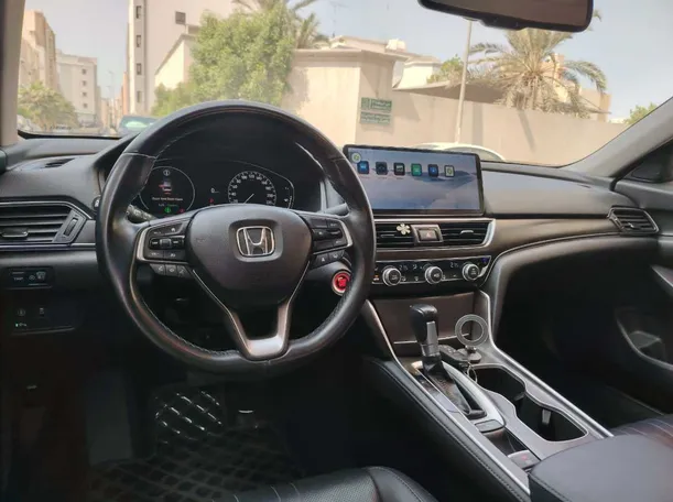 Car image 26