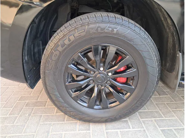 Car image 9