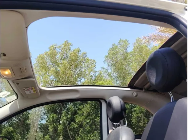 Car image 14
