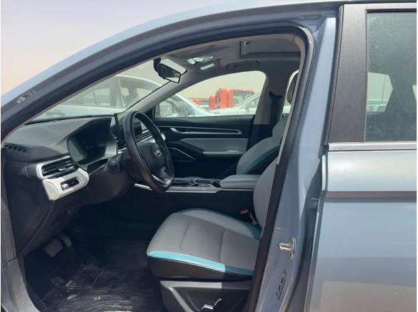 Car image 9