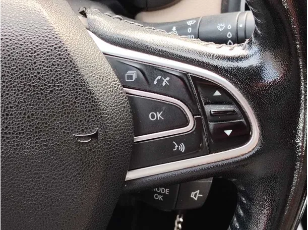 Car image 26
