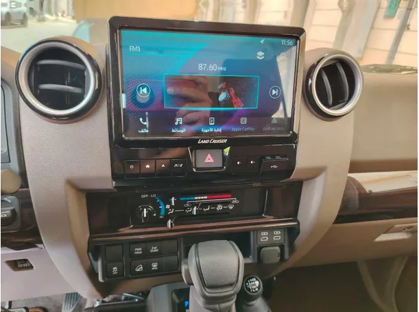 Car image 26