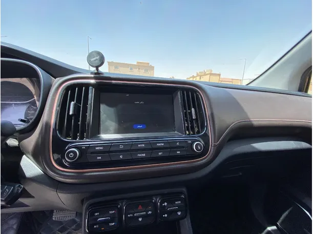 Car image 15