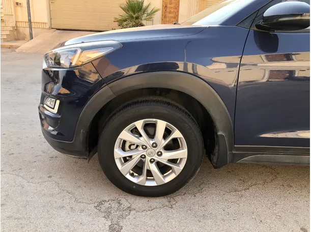 Car image 9