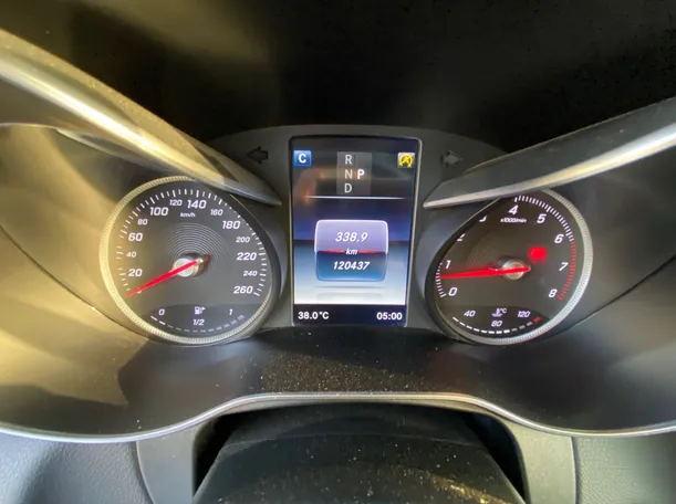 Car image 19