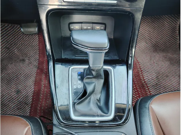 Car image 20