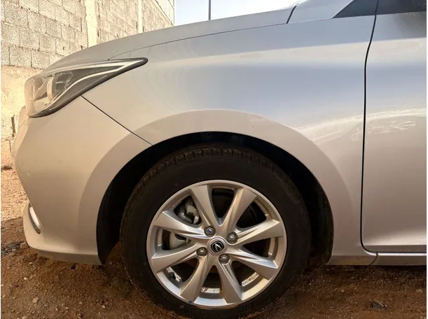 Car image 8