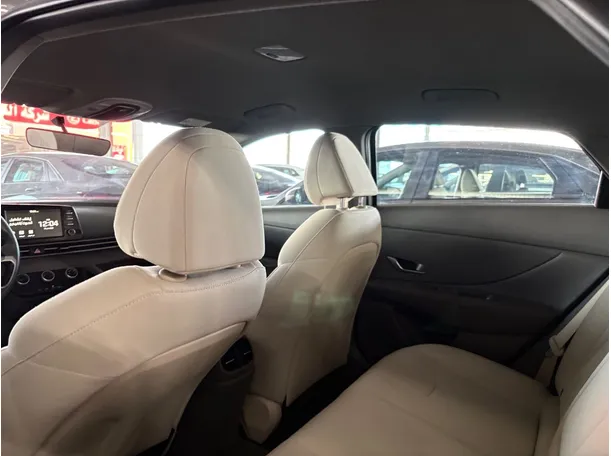 Car image 16
