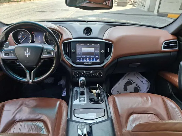 Car image 15