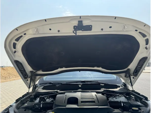 Car image 32