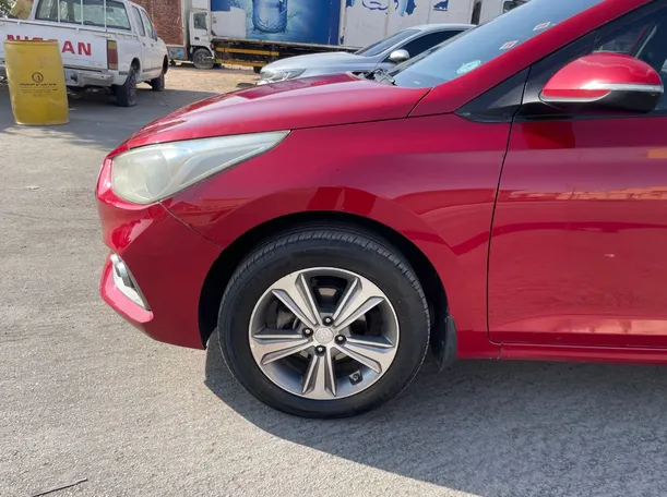 Car image 9