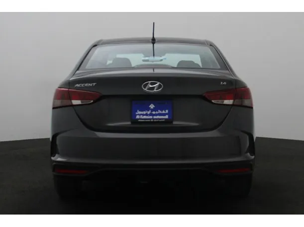 Car image 12