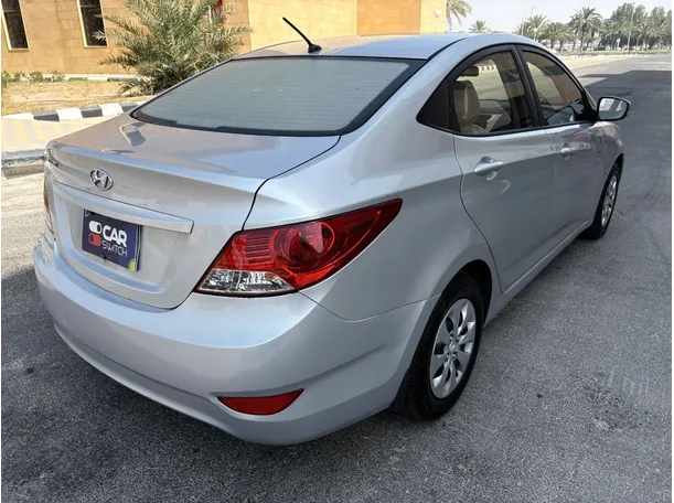 Car image 5