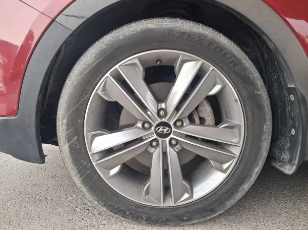 Car image 9