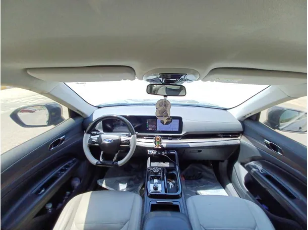 Car image 13