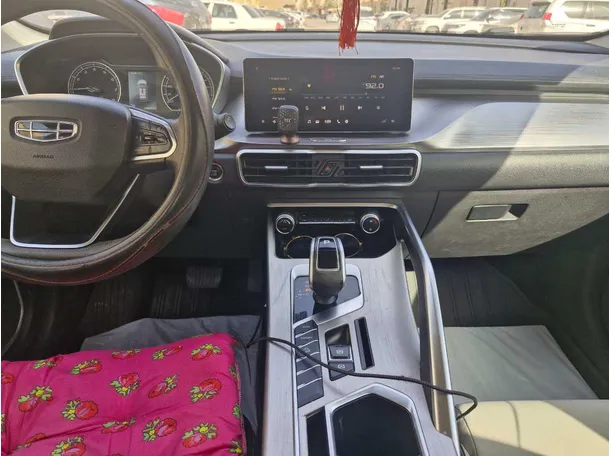 Car image 15