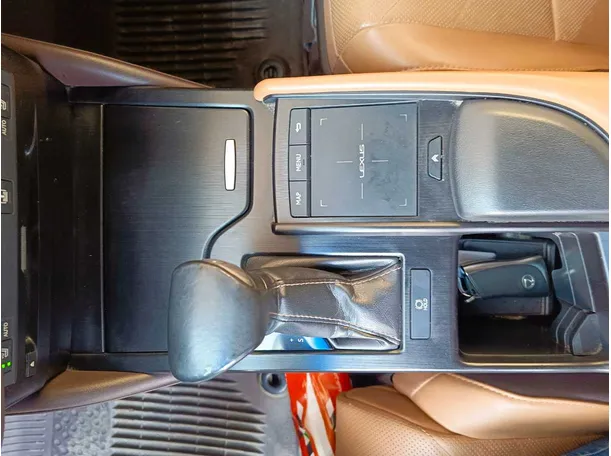 Car image 24