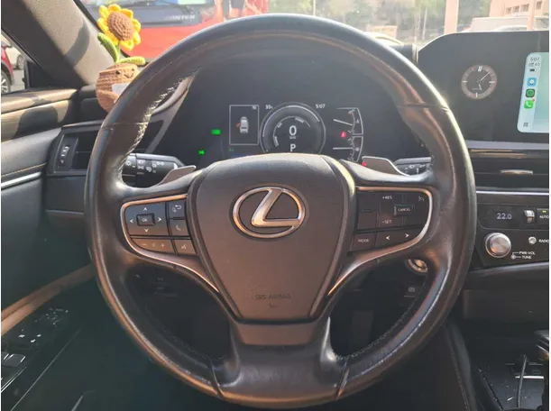 Car image 17