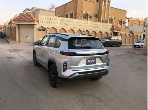 Car image 7