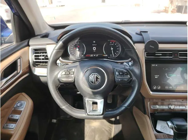 Car image 17