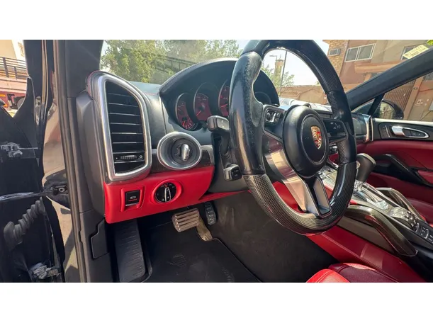 Car image 10