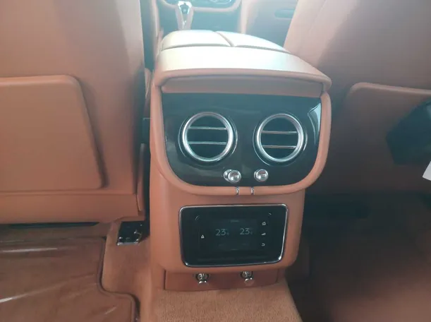 Car image 24