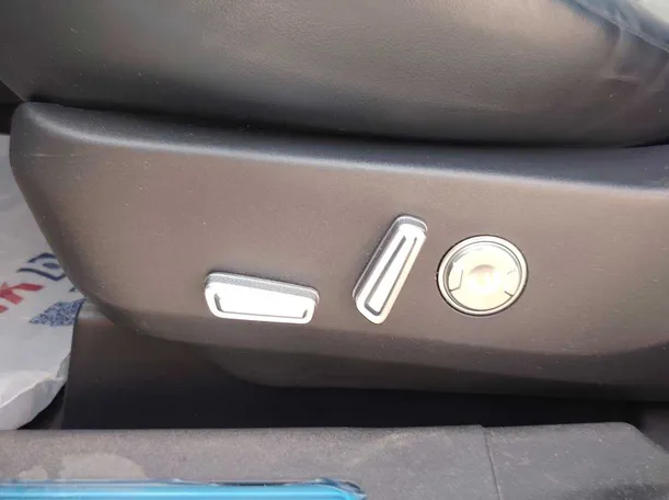 Car image 27