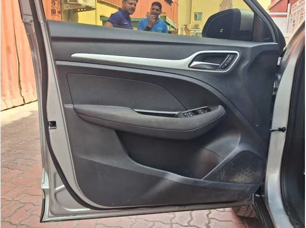 Car image 10
