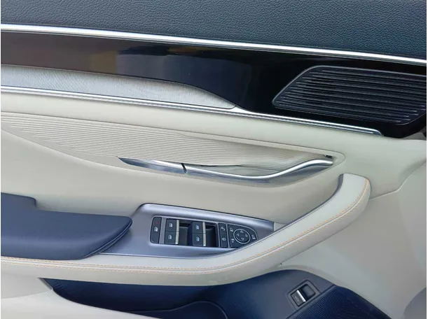 Car image 34