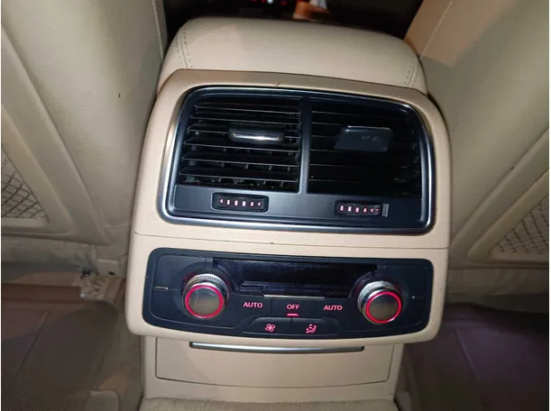 Car image 32