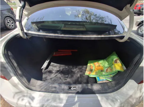 Car image 19