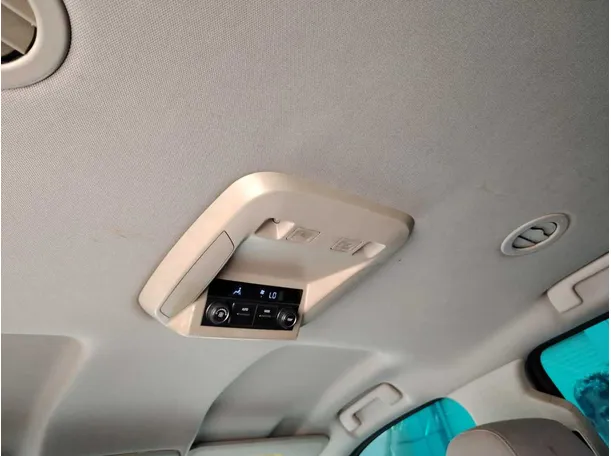 Car image 35