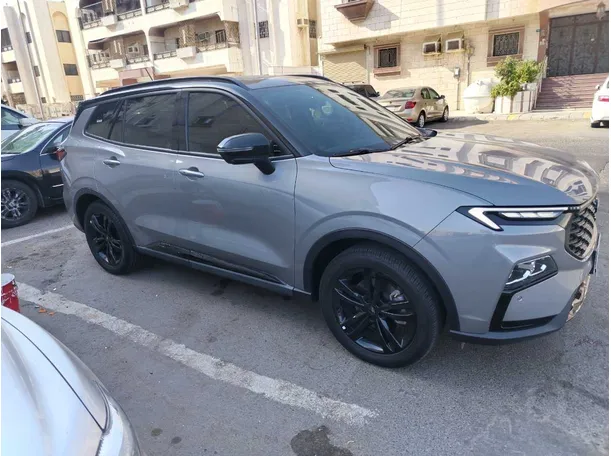 Car image 4
