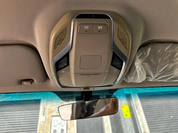 Car image 23