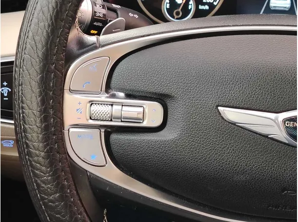 Car image 25