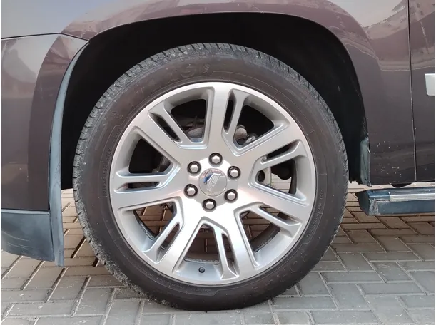 Car image 10