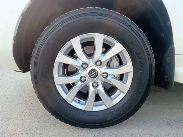 Car image 10
