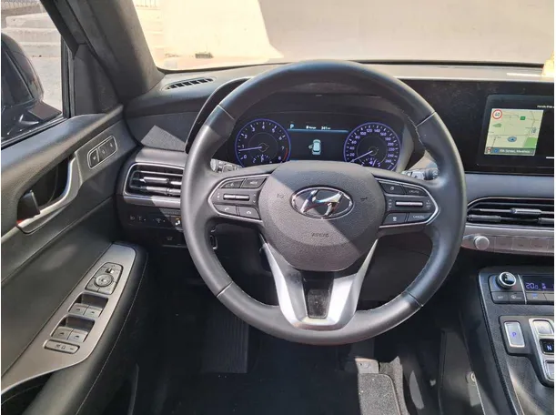 Car image 18