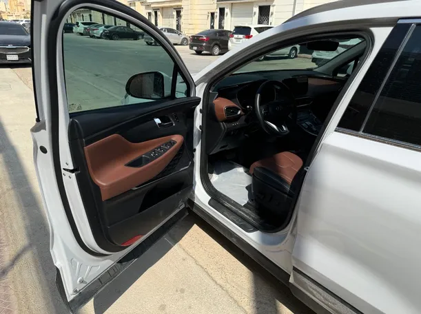 Car image 8