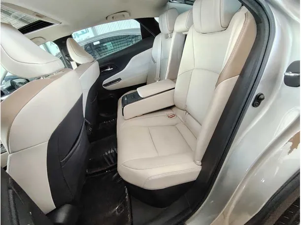 Car image 23